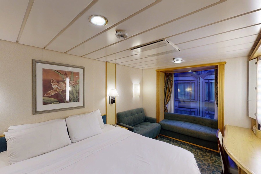RCI, Mariner, Promenade View Interior.jpg